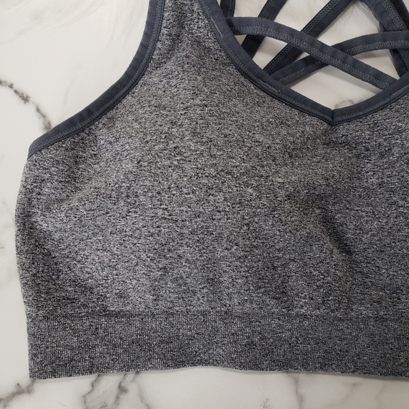 Reebok Seamless Front Interest Sports Bra - Picture 6 of 9